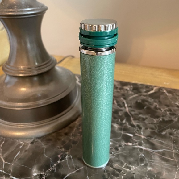🎄Stanley Green Flask Great Stocking Stuffer - Picture 3 of 9
